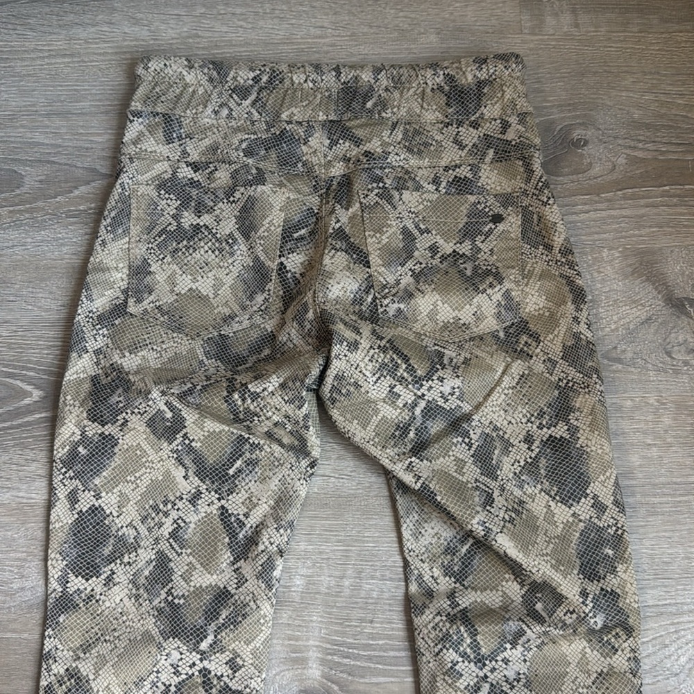 Bevy Flog Shely In Beige Python Print 24 - Picture 11 of 12